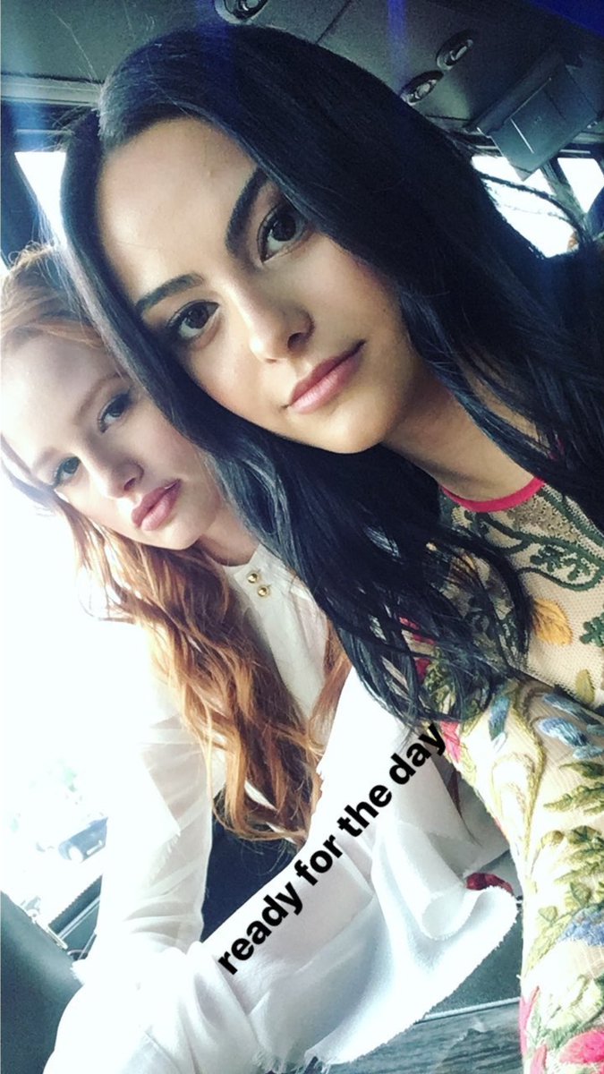 ArchieComics's tweet photo. Queens.
😍😍😍
#Riverdale #SDCC2017 https://t.co/GBPiKGcjgb