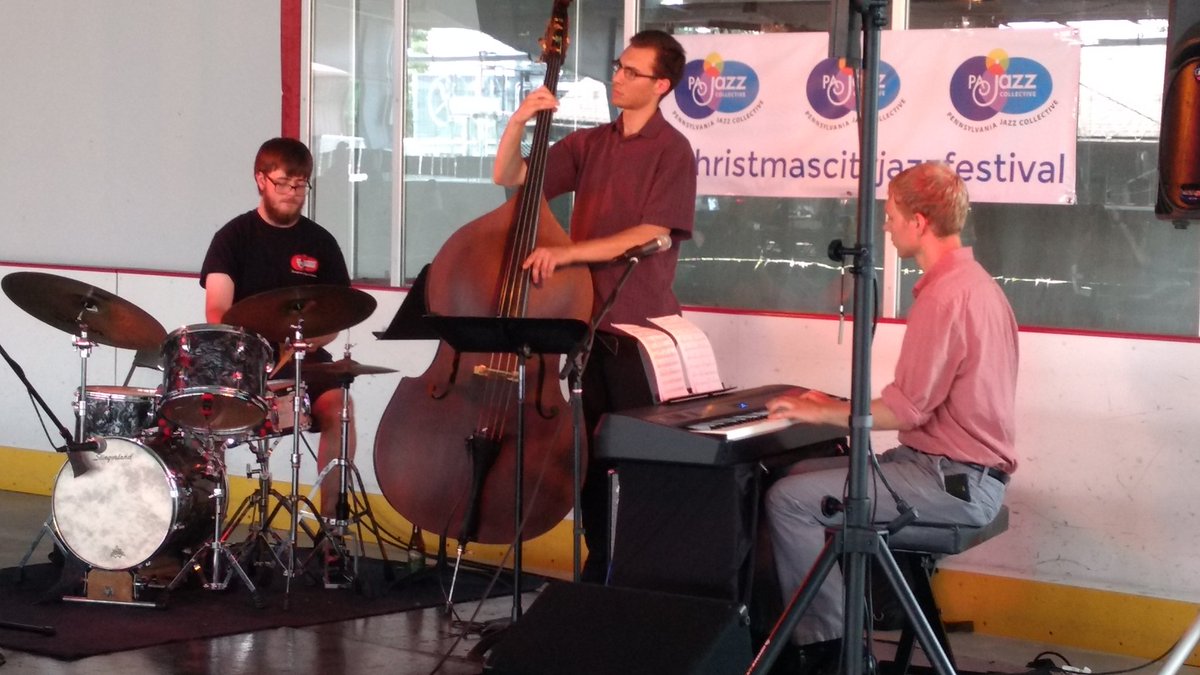 Jazz festival kicks off with the Pat Kerssen Trio #jazz #free #christmascityjazzfestival  #bethlehem