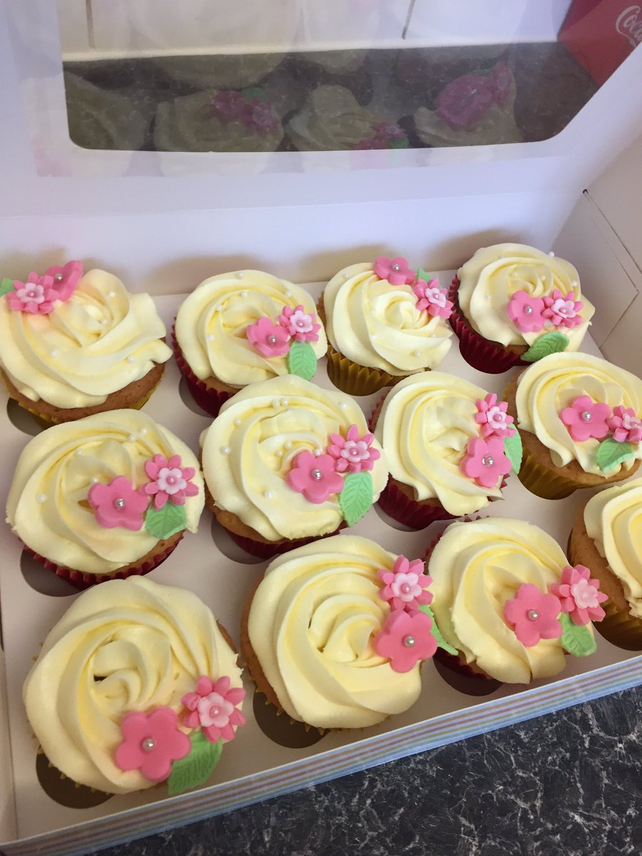 vickispongecake's tweet photo. Birthday cupcakes https://t.co/TIU2WbFObH
