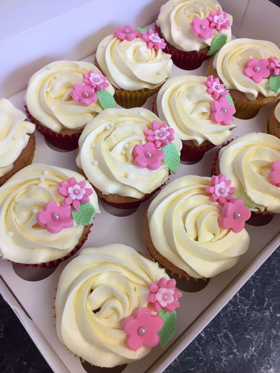 vickispongecake's tweet photo. Birthday cupcakes https://t.co/TIU2WbFObH