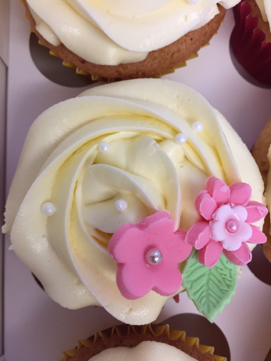 vickispongecake's tweet photo. Birthday cupcakes https://t.co/TIU2WbFObH