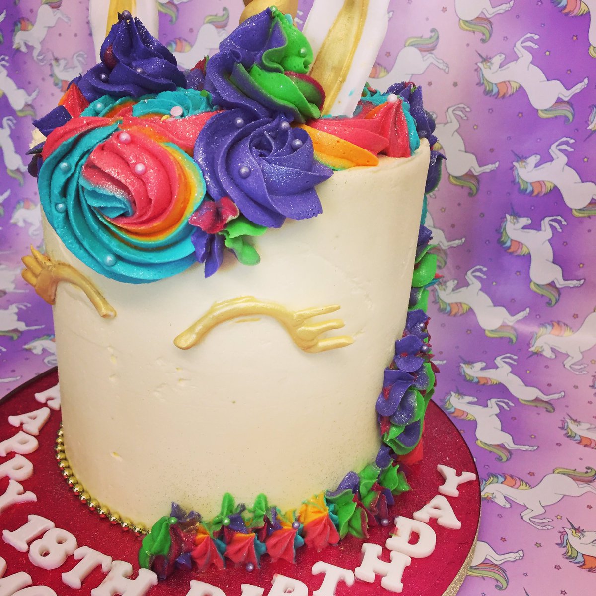 vickispongecake's tweet photo. #unicorns #unicornsilovethem #cake https://t.co/ggb56MdYcW