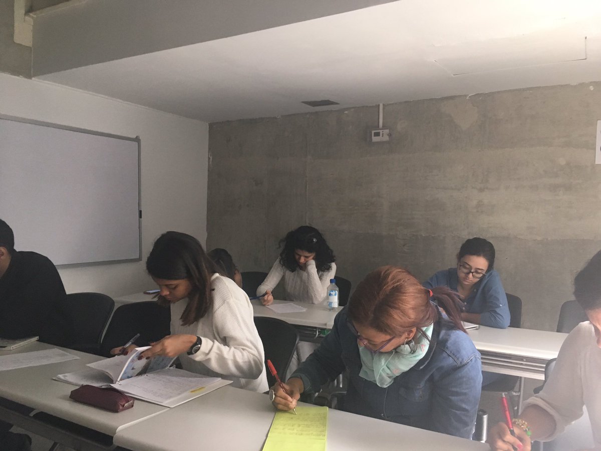 JemLuza's tweet photo. Hoy culminamos el taller #PromoLibrosBLPG en la @BibliotecaLPG con dos clases sobre las estrategias en #socialmedia para un #libro https://t.co/NCBYbFtv8O