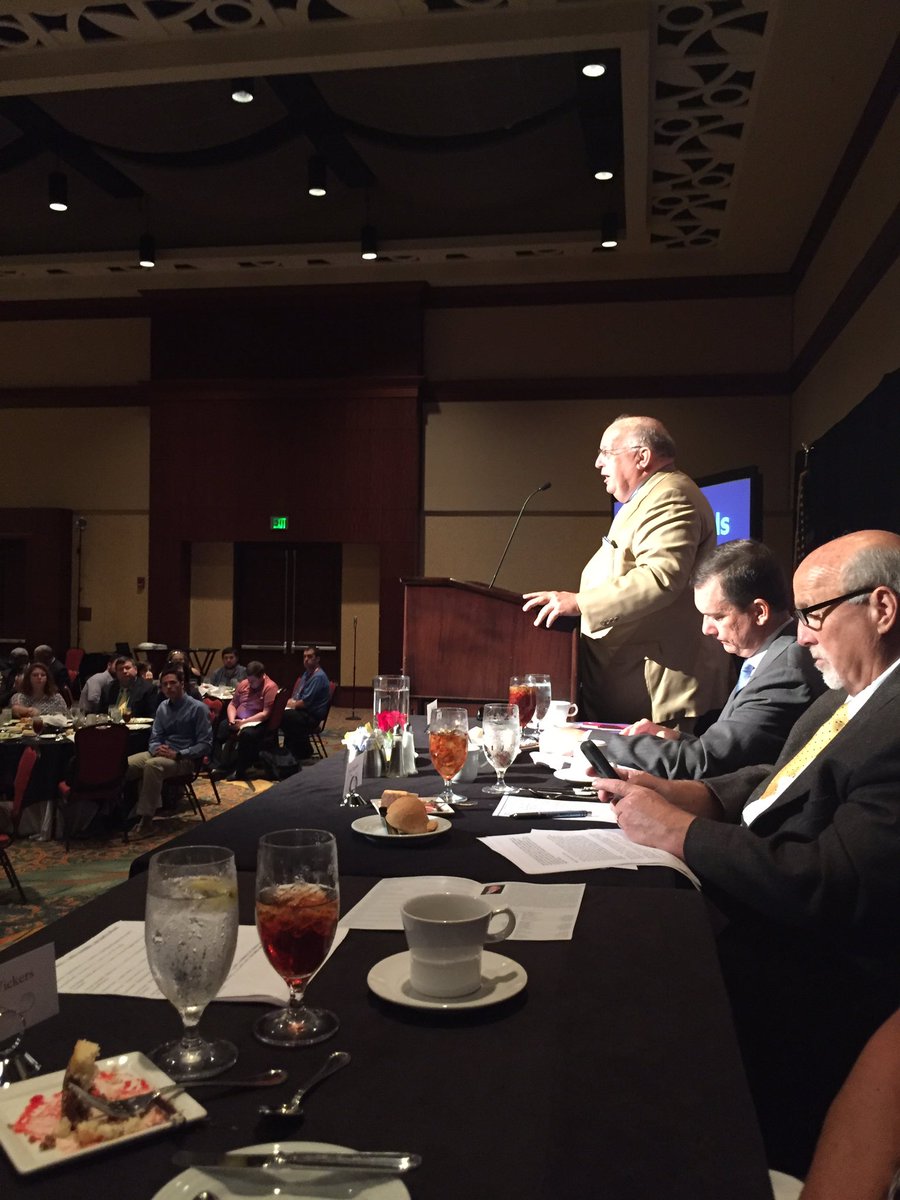 AHSAAnow's tweet photo. Wright Waters speaks at Officials Luncheon at #2017SC https://t.co/EDONLVLMuZ