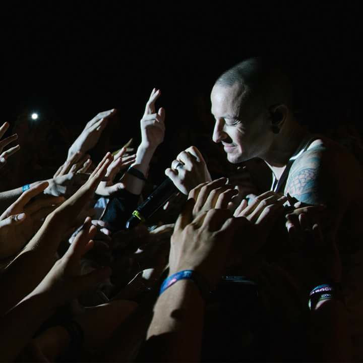 fackyousilva's tweet photo. #RIPCHESTER Me queda su legado y excelente música, Gracias por inspirarme...
We Miss You @ChesterBe https://t.co/Aq3IlgYb6a