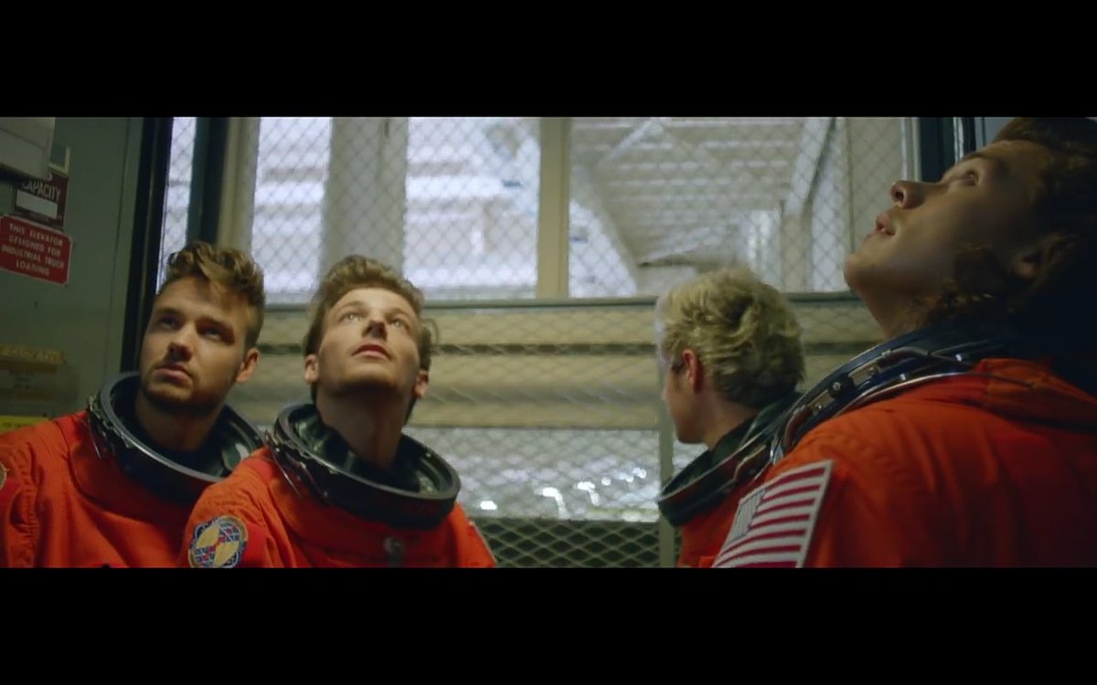 Ванди были первыми которым разрешили сниматься в наса🕚🚀
#7YearsOfOneDirection