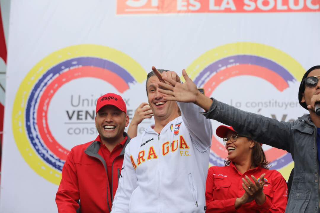 Llegó la fiesta democrática en Aragua! Por La Paz! Por el futuro! #LaConstituyenteSiVa #AraguaConstituyente <a href="/NicolasMaduro/">Nicolás Maduro</a>