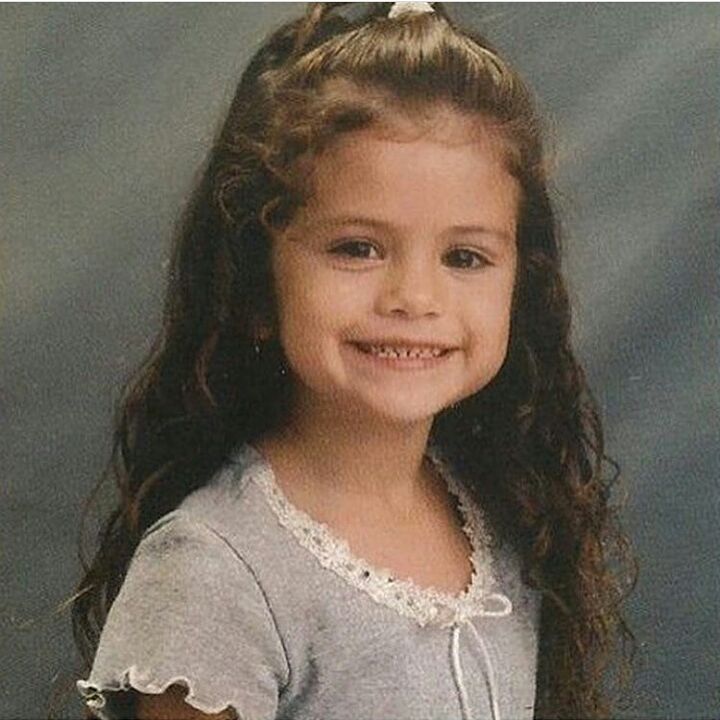baranda_iara's tweet photo. She's my idol ❤ 
 Happy Birthday my love 😍 
I love you Queen @selenagomez https://t.co/KZyyt1ZOwD