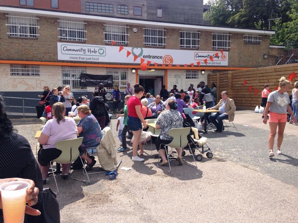 Lacunamagazine's tweet photo. #CommunityShop makes food "no longer a symbol of anxiety &amp; financial hardship" but represents "all that is good” https://t.co/wwYlEbofJk https://t.co/nUh0Lp7abo