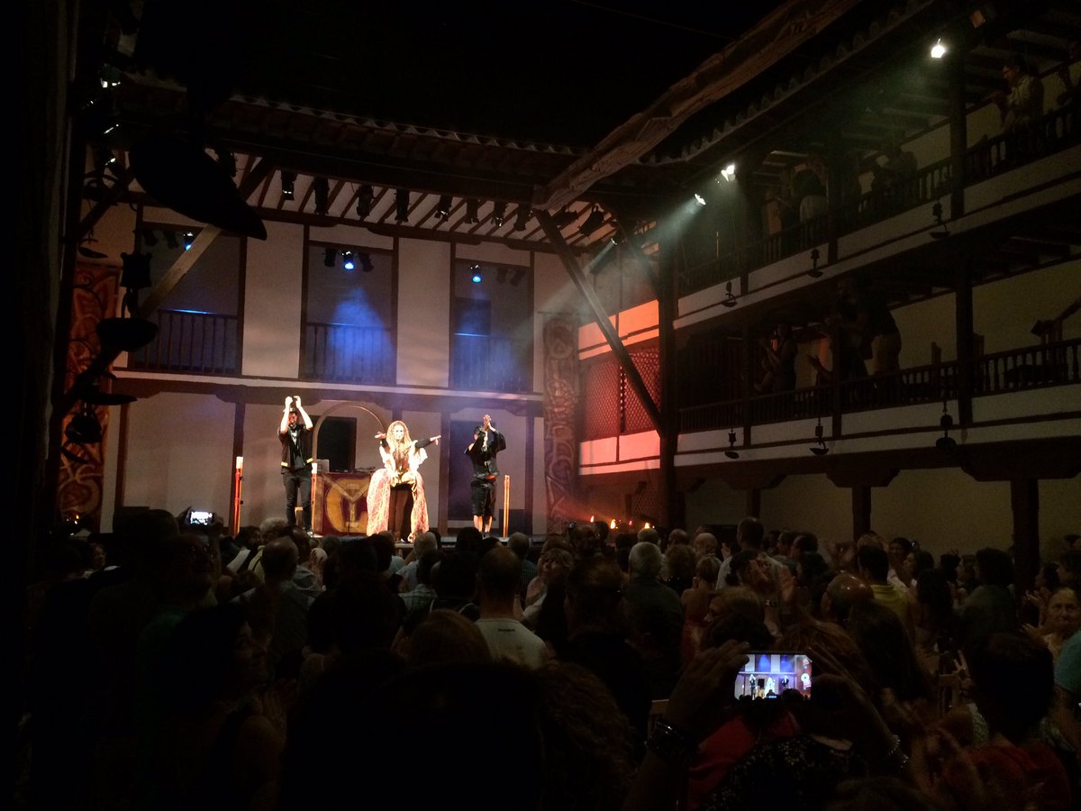 Impactado con <a href="/lacalderonatea1/">@lacalderonateatro</a> y su puesta en escena en el Corral de Comedias de Almagro. Público (merecidamente) en pie