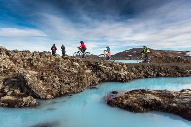 How to combine Iceland's water wellness culture with outdoor adventure. buff.ly/2tzMavP