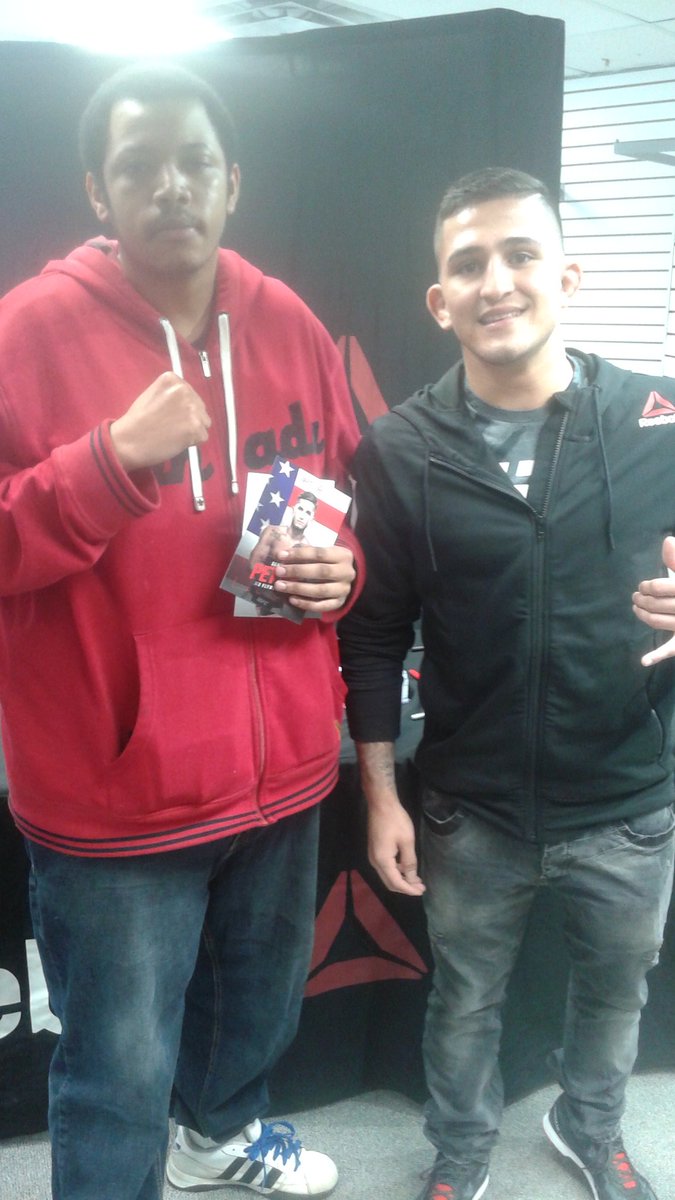 MattStevenson13's tweet photo. @Showtimepettis @sergiopettis Let's go #teampettis @Showtimepettis @sergiopettis https://t.co/53MzOe46Qs