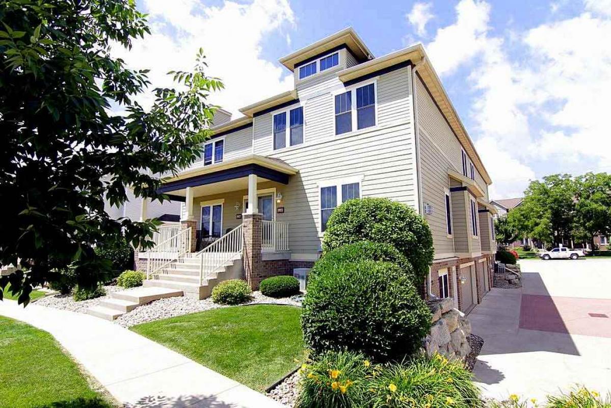 Check out my newest listing in #Madison! Tell me what you think!  #realestate tour.circlepix.com/home/F6JPZW