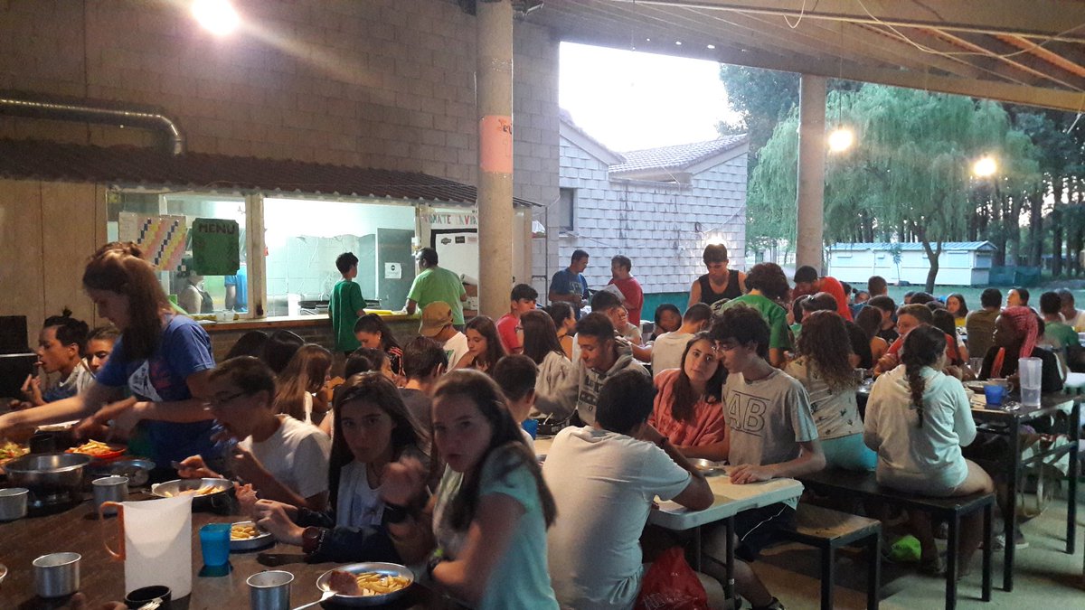 Casi terminando el día en Berlanga Duero. Campamento <a href="/CJLasNaves/">CJ Las Naves</a> <a href="/CJCisneros_/">CJCisneros</a> <a href="/ProyectoSuriya/">ProyectoSuriya</a> <a href="/SalesianosSSM/">Salesianos SSM</a> <a href="/FedValdoco/">Federación Valdoco</a>