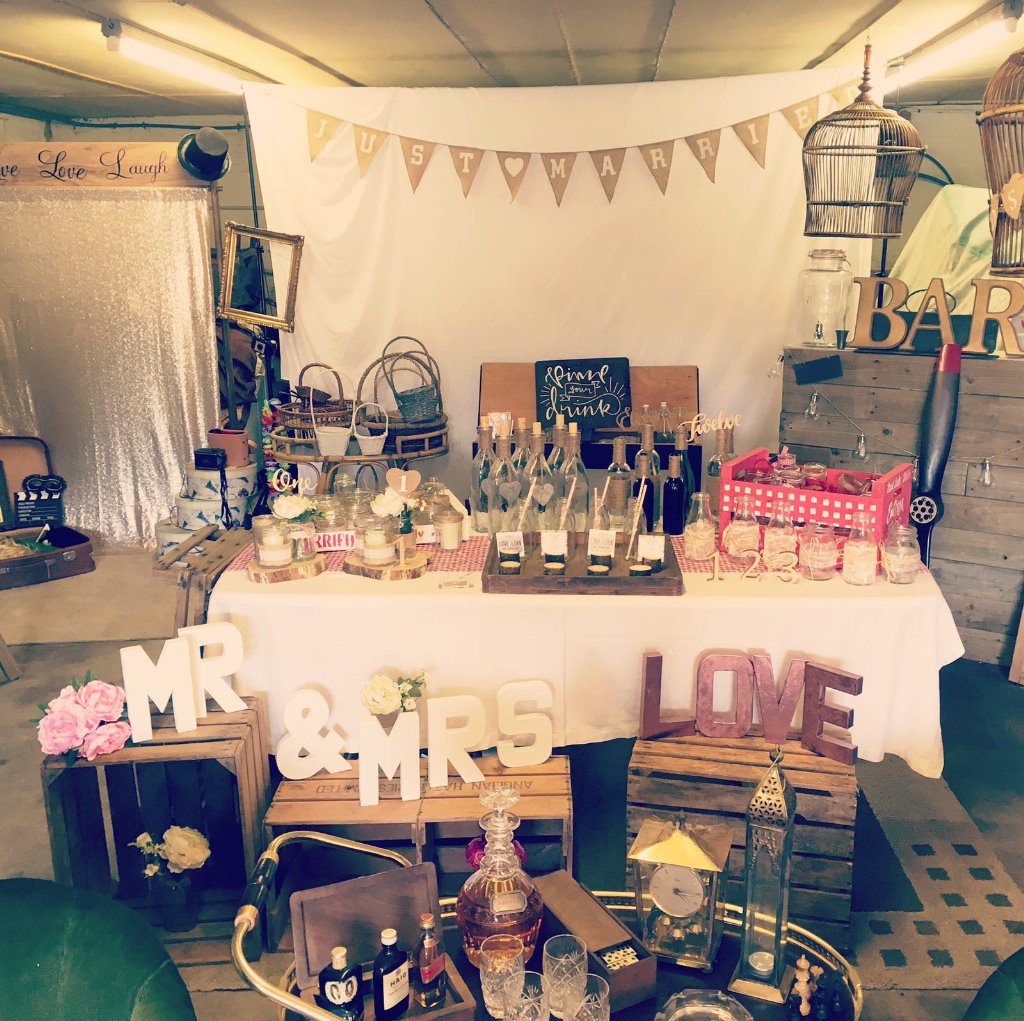 LoveandLoan1's tweet photo. Another good day showing some more lovely couples round our showroom. #wedding #rustic #party https://t.co/MCCJjHpPF0