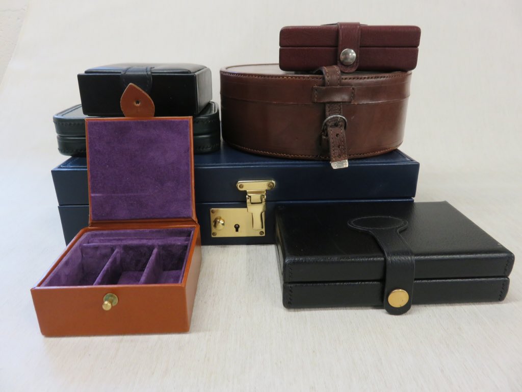 VCleathergoods's tweet photo. We have a selection of fine leather jewellery boxes available. Take a look on our website, under 'Accesories' #vintageleathergoods https://t.co/hIy7XUb4oO