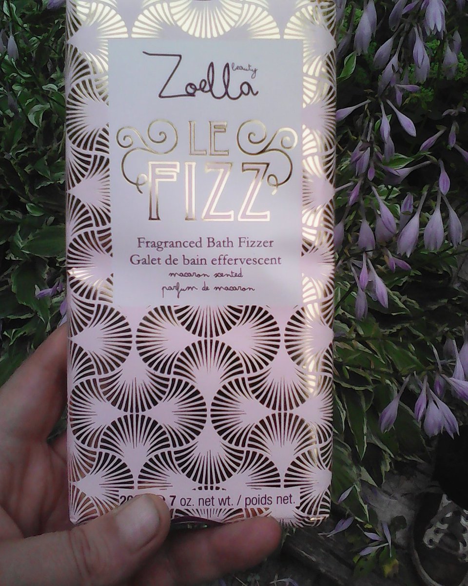 trackersmom's tweet photo. Going to try out my @ZoellaBeauty fizzy bath cube bar tonight!! Got it from @ChickAdvisor #chickadvisorpremium https://t.co/SxJf5ObZyQ