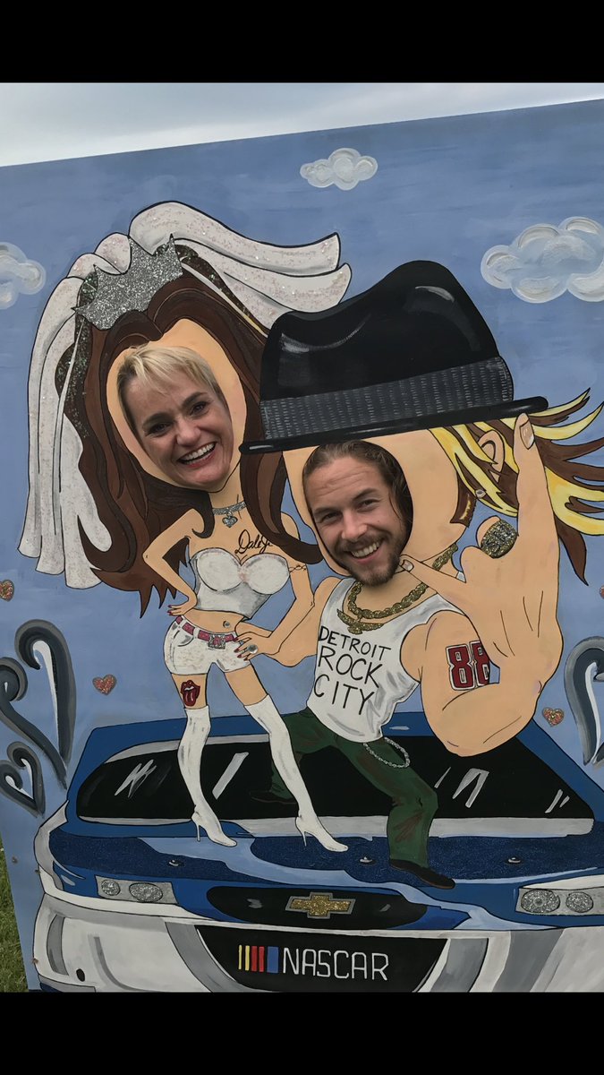 You never know who you'll meet at a #nascar&amp;glitter party.... is it <a href="/BrackCity_/">Adam Bracken</a> or <a href="/KidRock/">KidRock</a> ?? Amazing artwork by <a href="/Tamara_Annis/">Tamara Annis</a> #brackley17