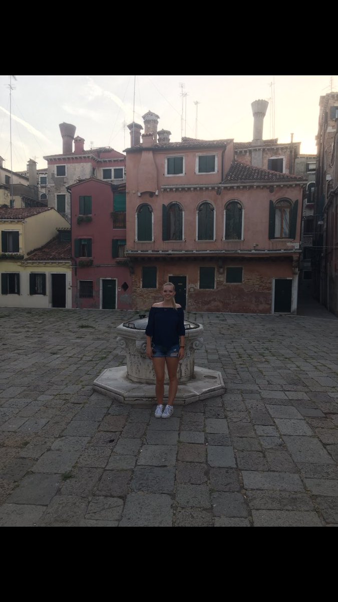 ashleyK_dances's tweet photo. Venice, Italy 🇮🇹 💚 https://t.co/hhjQ9TLT91