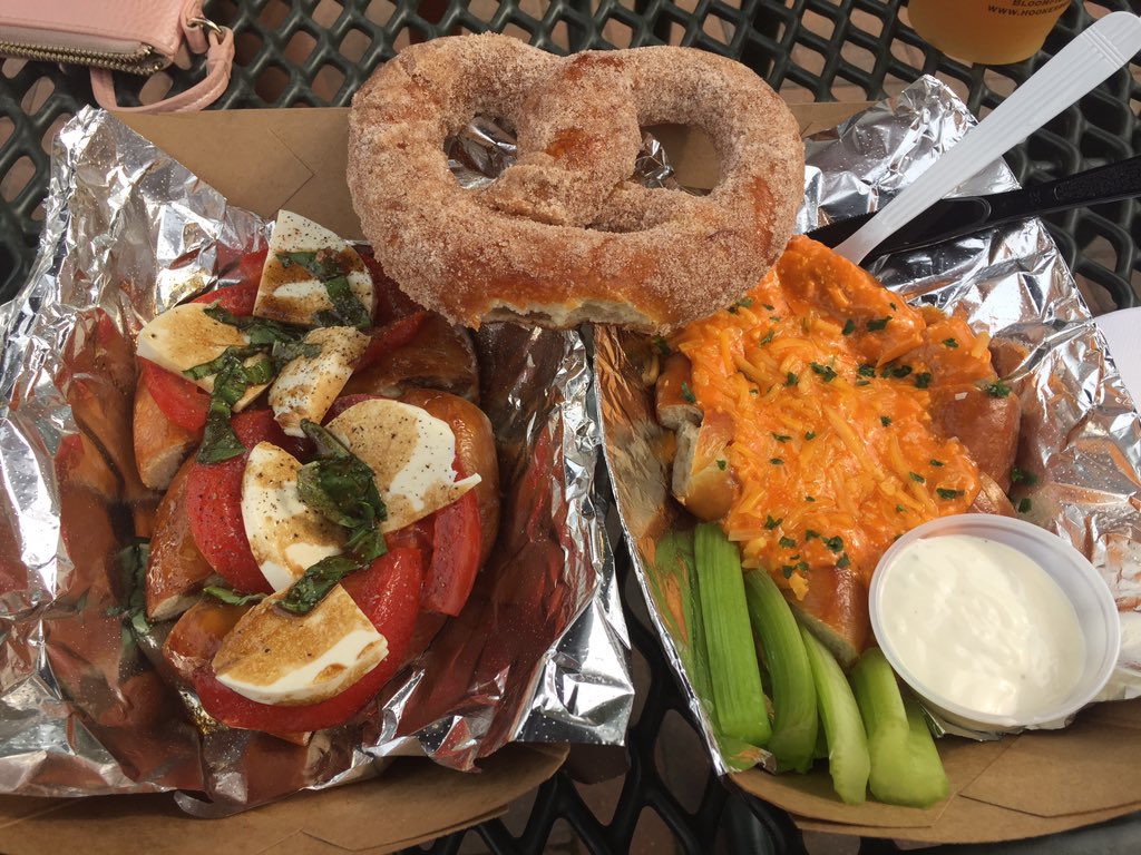AmyDeMarco11's tweet photo. Delicious pretzels @CZpretzels !Thanks Kim! https://t.co/BQvfxCO9bS