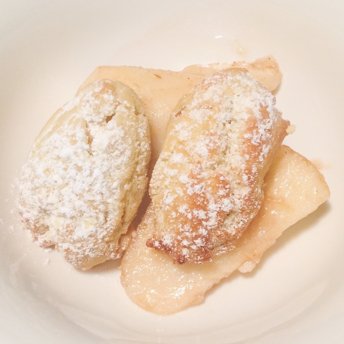 FoodShift's tweet photo. Having a #sweetweekend w/ these #madeleines & #cookedapples. Sign up to our newsletter to find out what's next! https://t.co/fILpczmqIW https://t.co/KCuVIzkG3D