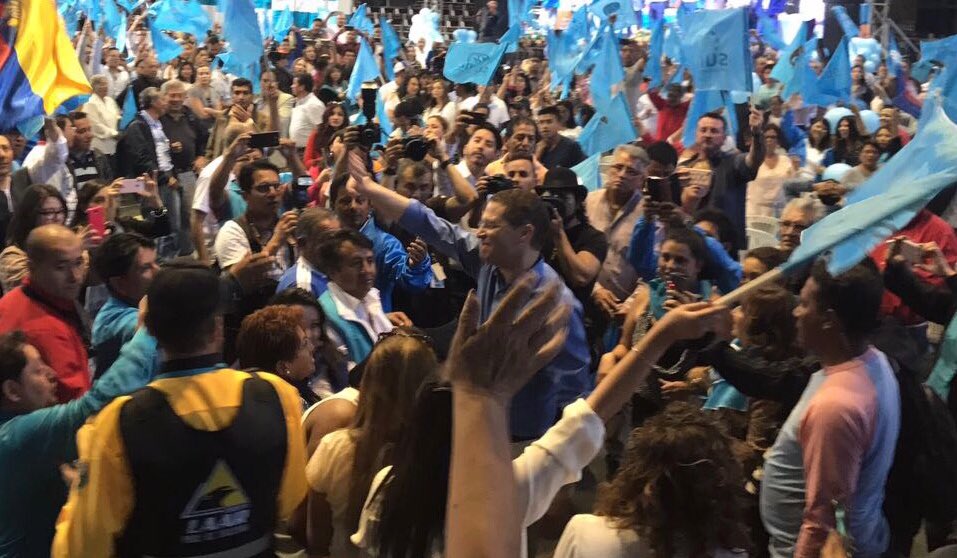 MauricioRodasEC's tweet photo. Reiteramos compromiso de trabajo por el Ecuador en #ConvenciónSuma y agradecemos a los representantes de 24 provincias que nos acompañaron https://t.co/34f5gppxXQ