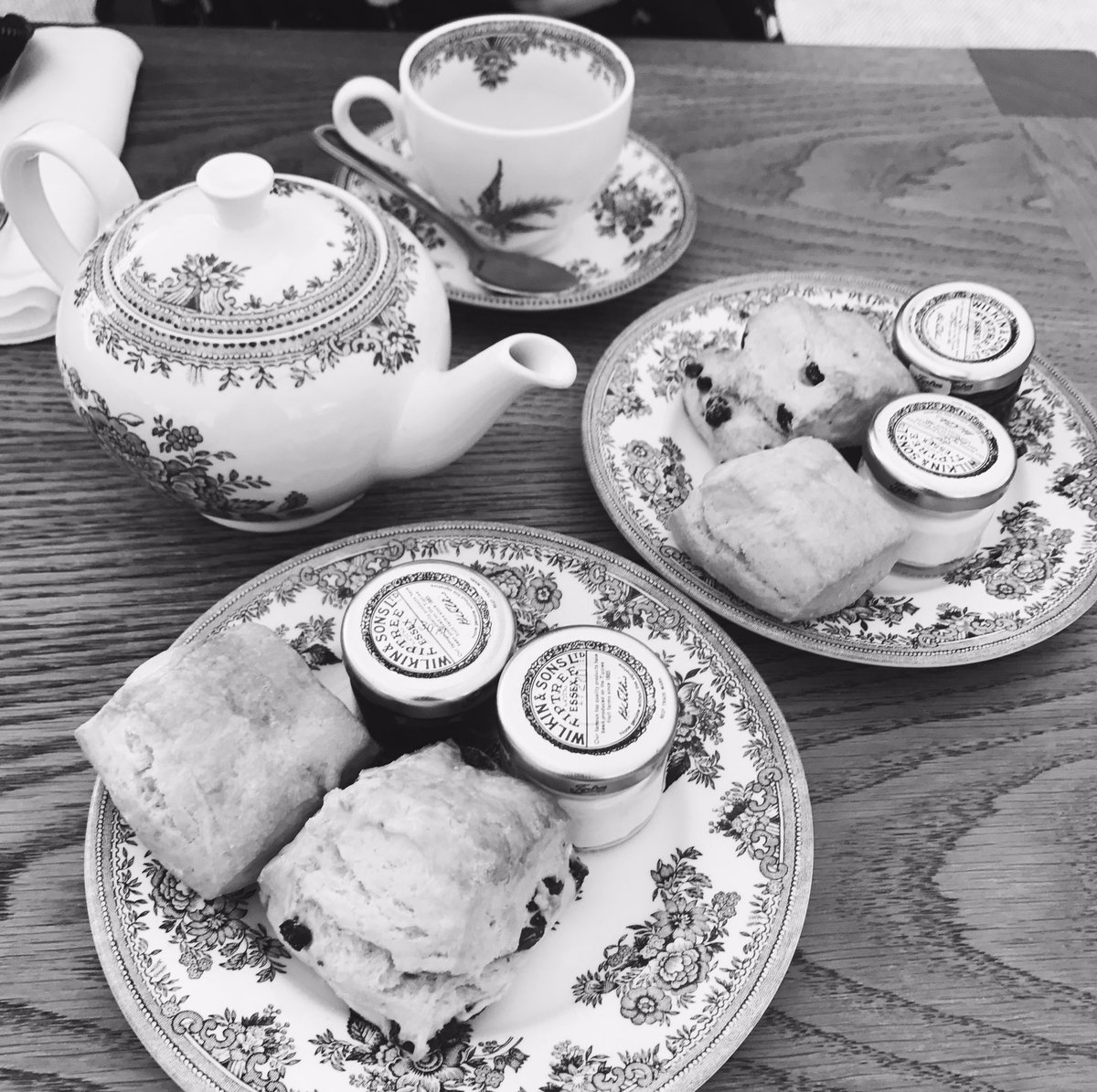 christiineGo's tweet photo. Great scones and architecture @britishmuseum https://t.co/heZV8j48Pc