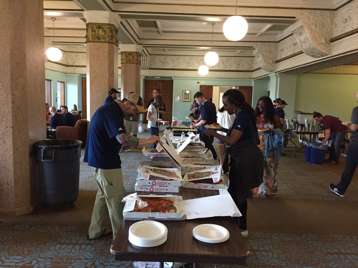 pattillmanfnd's tweet photo. Thank you @LouMalnatis for treating our Tillman Scholars to some authentic Chicago deep dish! #PTLS2017 https://t.co/MjF23wE4wg