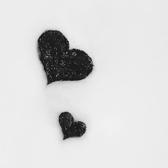 PeekBeauty's tweet photo. Happy #Saturday! Sharing a little love today with our multiuse black primer. ✨#LovePEEK #hearts https://t.co/6WcVC857HR