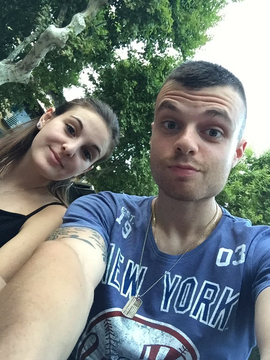 SimoCrt93's tweet photo. Dove è il ragazzo con il cappellino e borsone che vende le maglie di #macklemore ??? #luccasummer https://t.co/Je21LM59TA