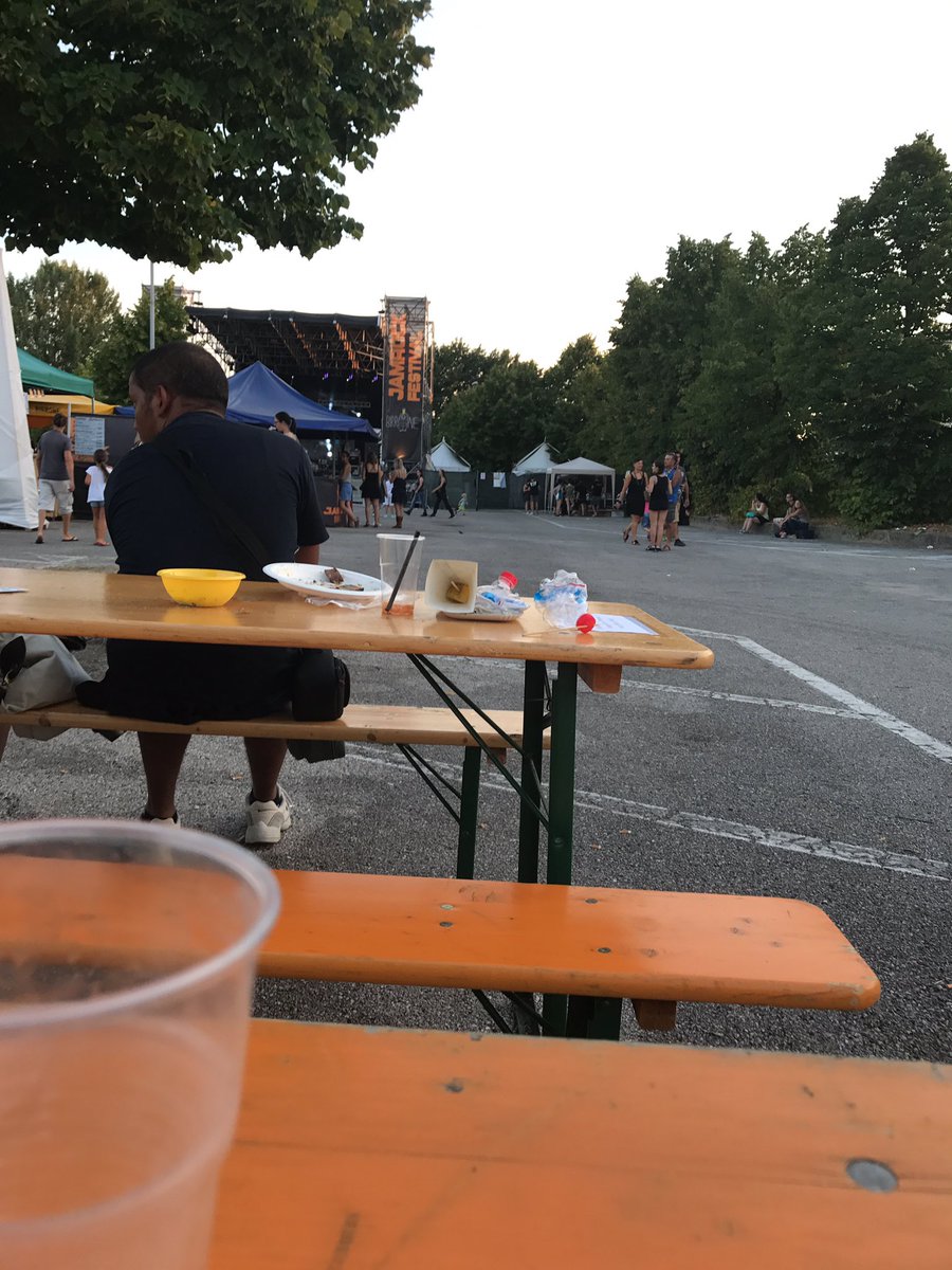 jessicadaigle4's tweet photo. At an Italian food truck festival-things are about to get gluttonous. #jamrockfest #Italy #idiotsabroad #ciaoyall https://t.co/xh8jPRK7gA