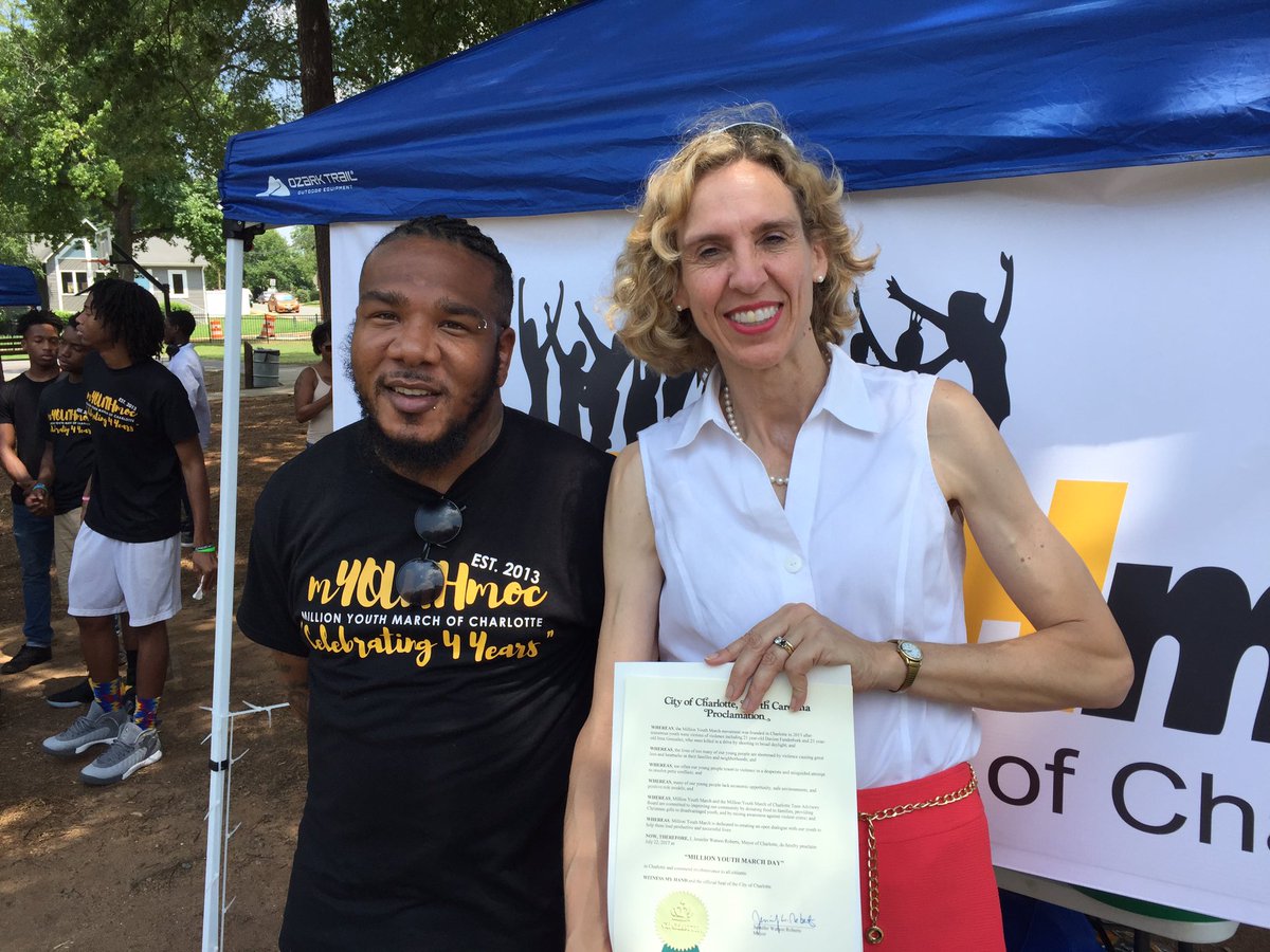 KevinCampbellNC's tweet photo. Million Youth March Of Charlotte members received a mayoral proclamation from @CLTMayor for their outstanding community work.  @wsoctv https://t.co/W80zLzAfV5