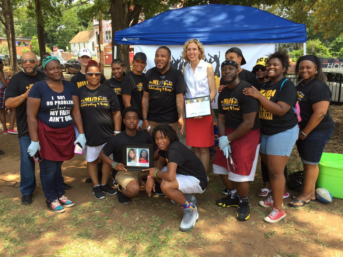KevinCampbellNC's tweet photo. Million Youth March Of Charlotte members received a mayoral proclamation from @CLTMayor for their outstanding community work.  @wsoctv https://t.co/W80zLzAfV5