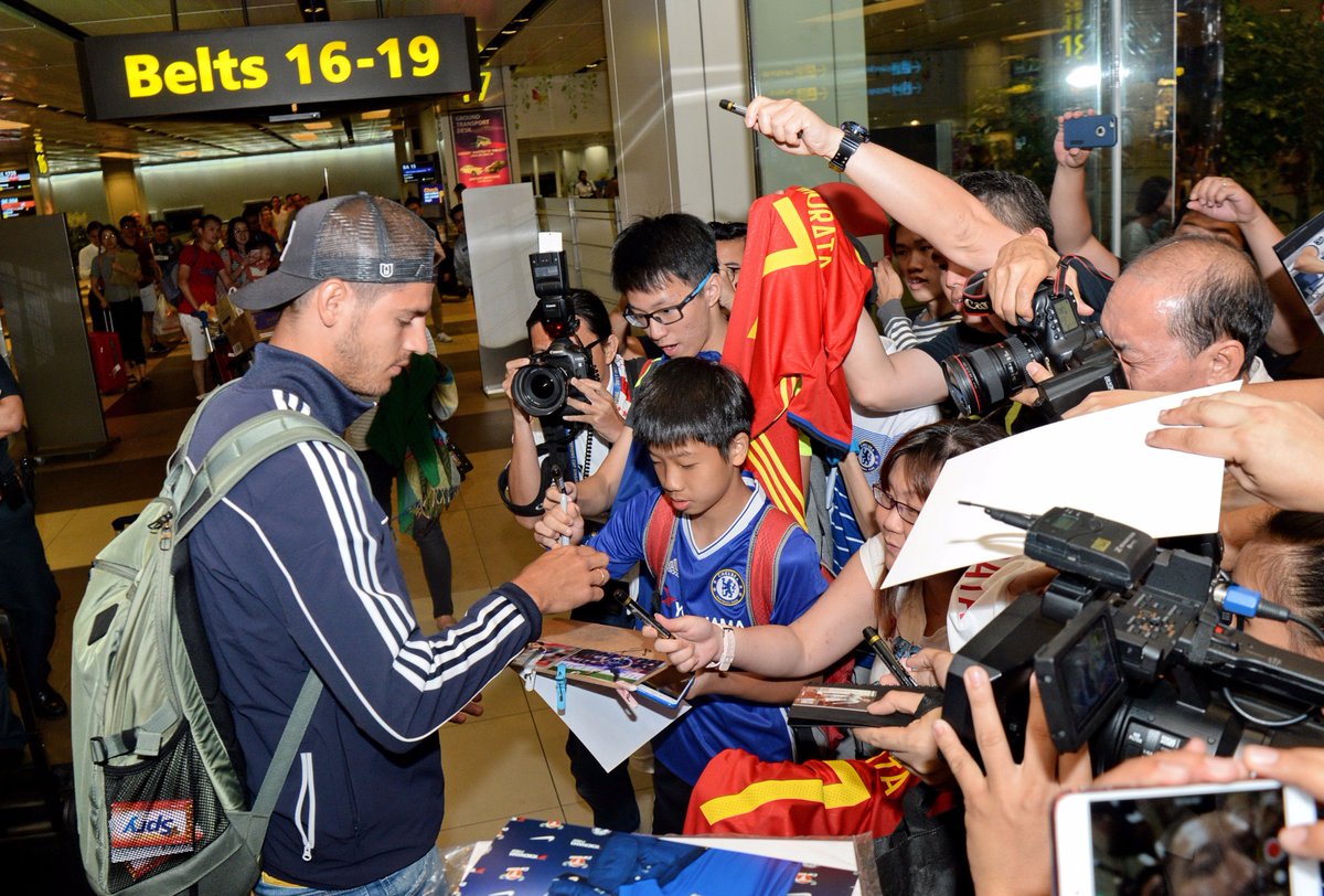 Chelsea FC (@chelseafc) on Twitter photo There was a warm welcome for <a href="/AlvaroMorata/">Álvaro Morata</a> in Singapore. We'll see him in the morning... #CFCTour There was a warm welcome for <a href="/AlvaroMorata/">Álvaro Morata</a> in Singapore. We'll see him in the morning... #CFCTour