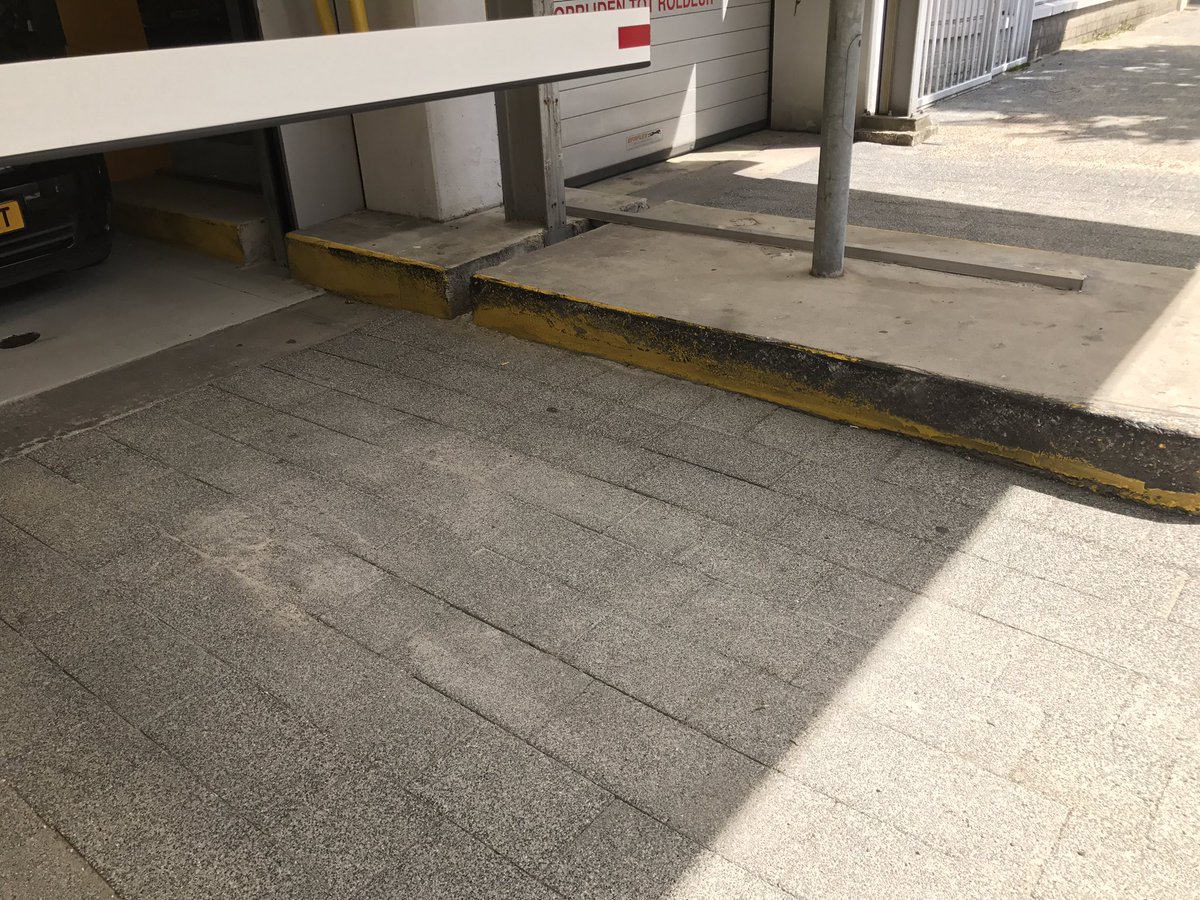 Tesland1's tweet photo. @AlloyGator @alloygatorNL saved my wheels. 😡😡😡parking garages!! https://t.co/dNtA2X7zoa