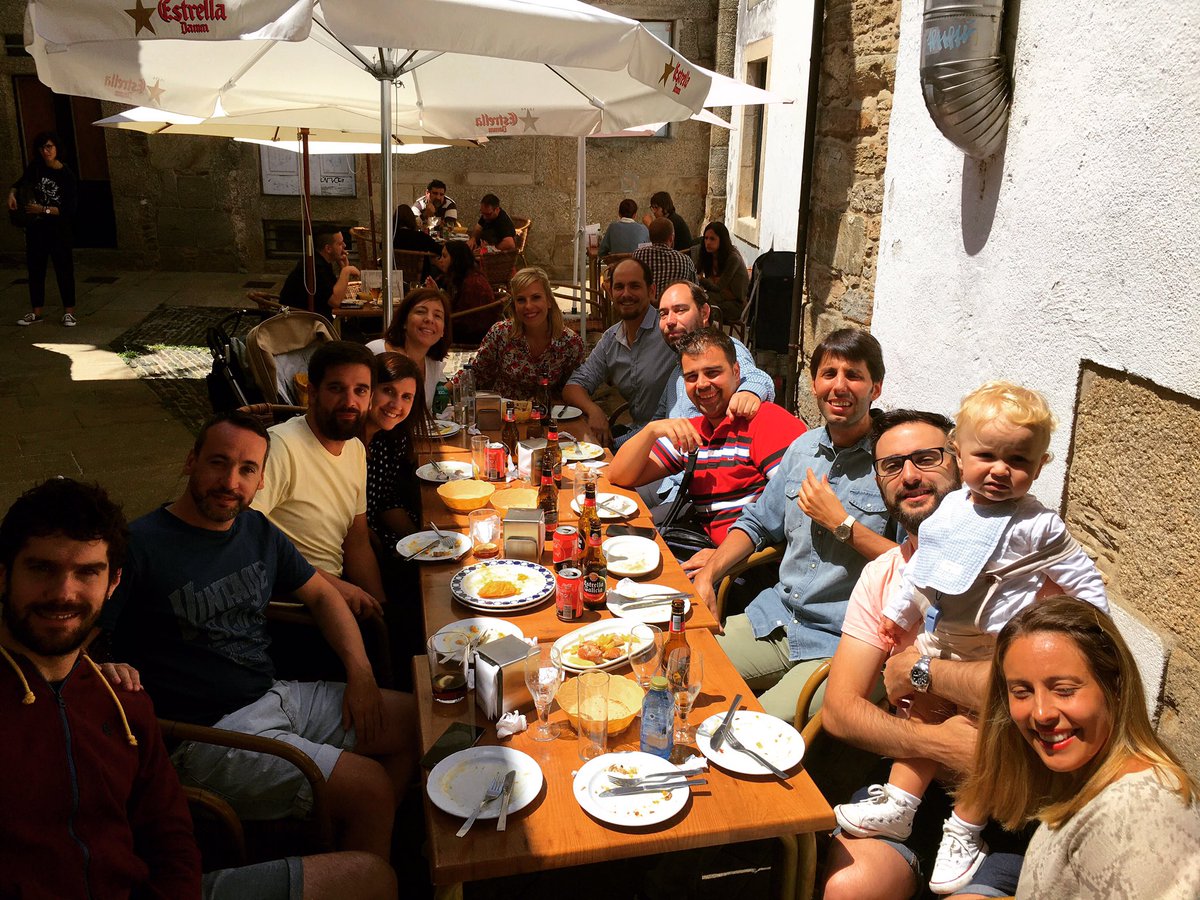 anacorneira's tweet photo. Estamos como queremos! #santiagoenfestas #aosoliño #decomida #amiguetes!😎🍻 https://t.co/o5WfezgRnV
