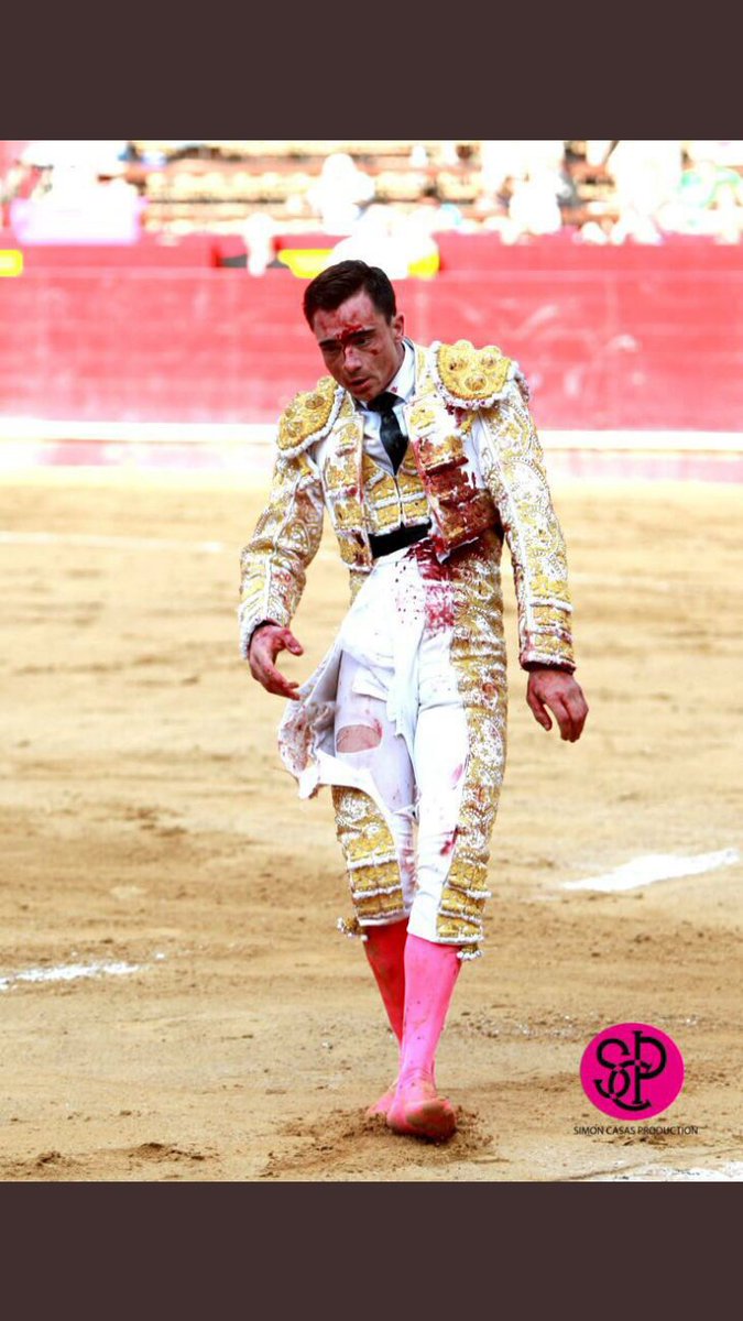 RODRIAFICION's tweet photo. Si fuera futbolista un mes sin jugar pero como es torero sale a matar el siguiente. Ureña https://t.co/JBkjQFkiPi