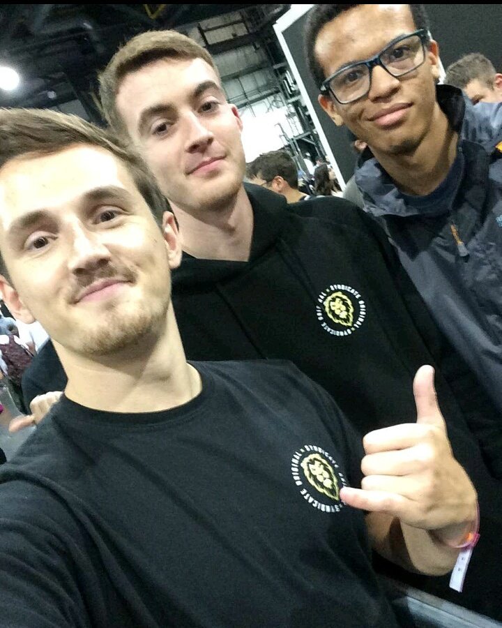 ShawnOfTheFlynn's tweet photo. Met @ProSyndicate today at #InsomniaScotland :D
also my offical face reveal on twitter (the boi on the right) https://t.co/WQOGqh2uwA