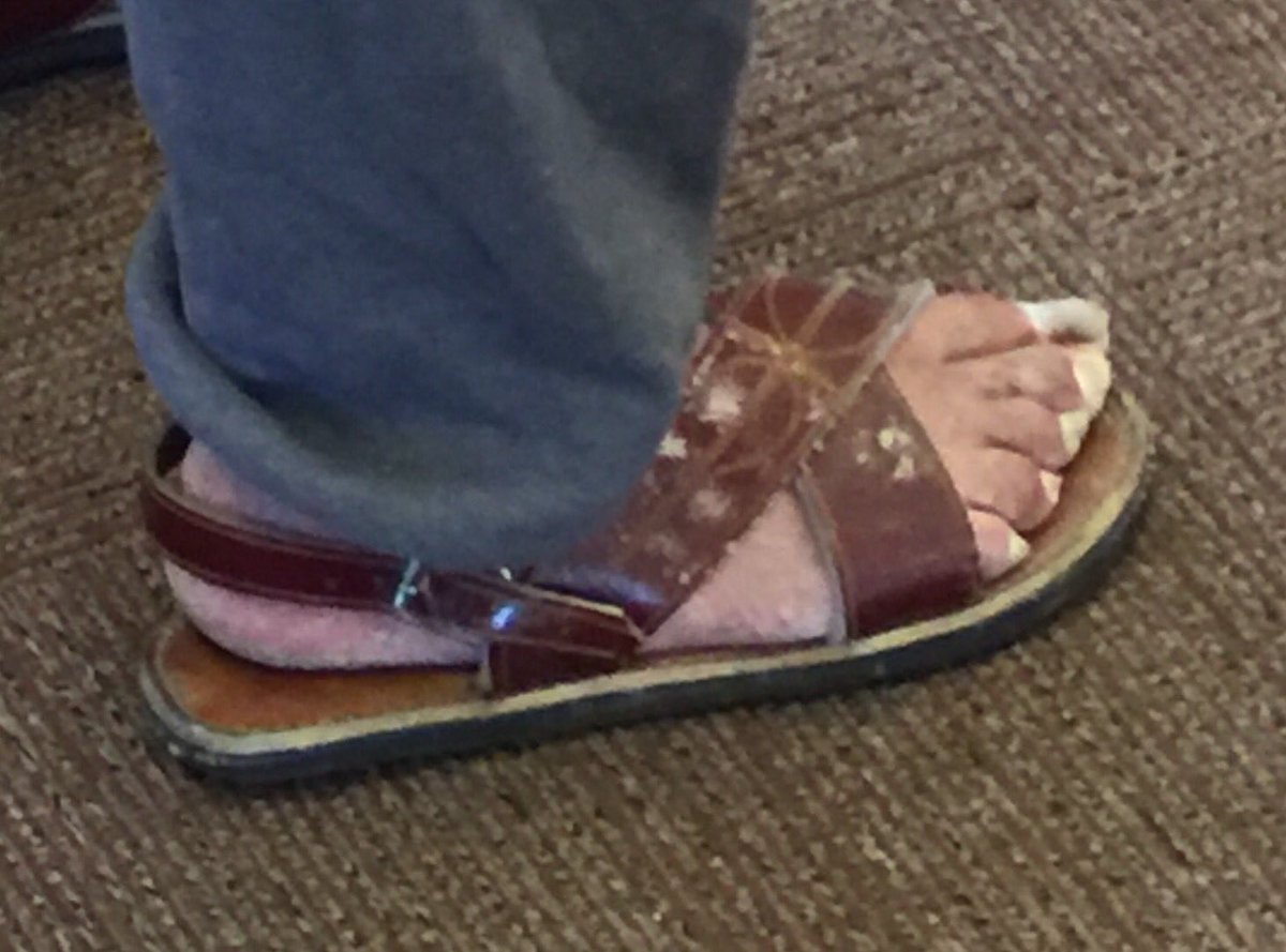 Bulwarkz's tweet photo. #NastyFeet

Needs serous help. https://t.co/5diMykzuVd