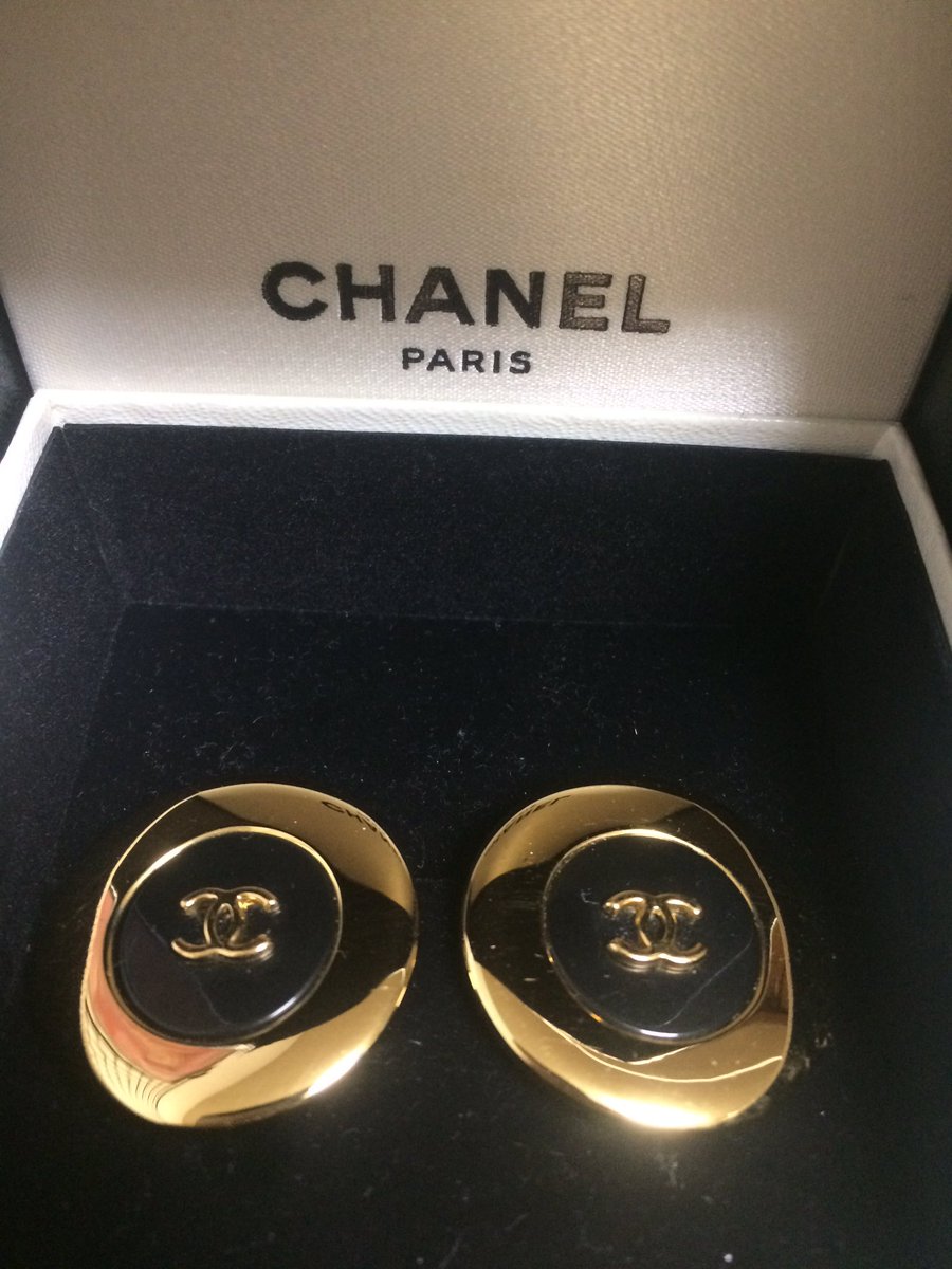 250ccurimasu's tweet photo. CHANELイヤリング
この写真のイヤリング元値わかる人いますか？ https://t.co/Qb9OMcSNm8