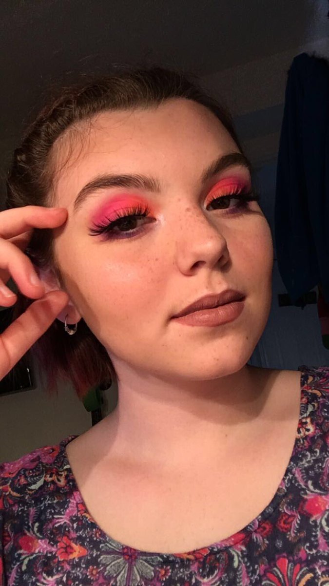 JazzyWholocked's tweet photo. @JeffreeStar inspired ✨ but I'm brokeaf so I used an @MorpheBrushes palette instead 😂 w/ the #JSCmanny eclipse on the cheeks ennit 💕 https://t.co/XmbyVLjtU1