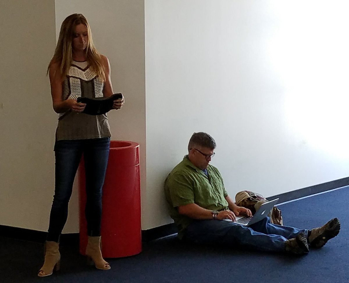 TREWGrip's tweet photo. One of these two is mobile, the other is not. #mobile #trewgrip https://t.co/ugGniZORE6
