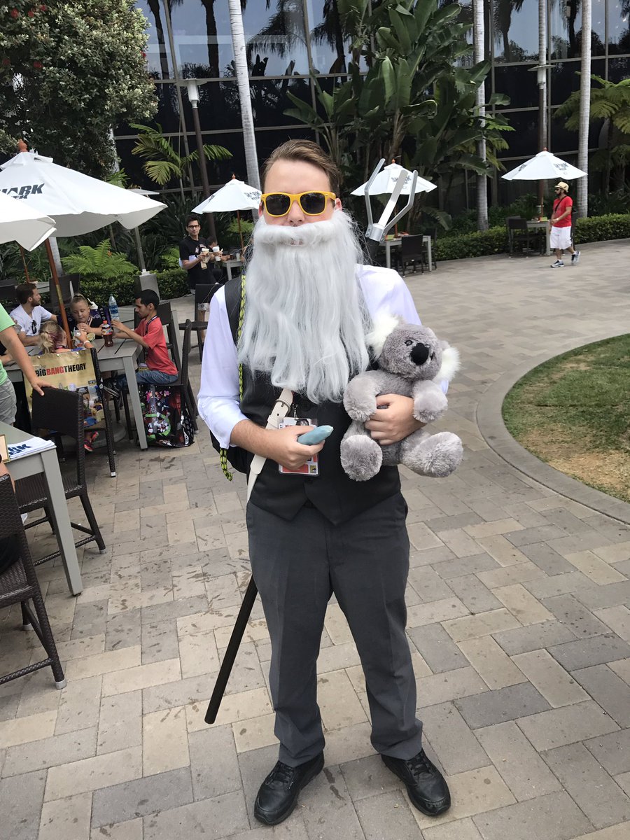 comicsmonger's tweet photo. First #wizord I've seen in #Sandiego @RyanBrowneArt @CharlesSoule #teammargaret well represented. #sdcc2017 #marriottpool https://t.co/2vUVSfxuWy