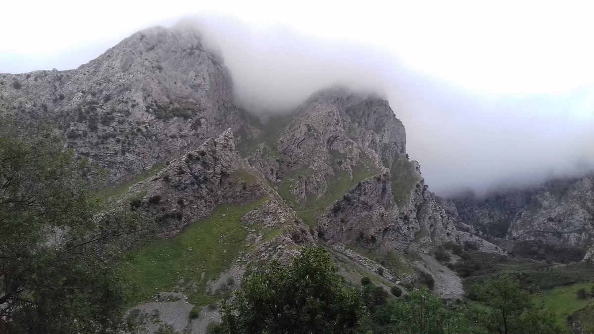 NotInMyHouse26's tweet photo. #CainDeValdeon
#Asturias
#Leon
@Picos_de_Europa
👌👌👌👌👌
#ParaisoNatural
#Cascadas https://t.co/AURLg7VZFY
