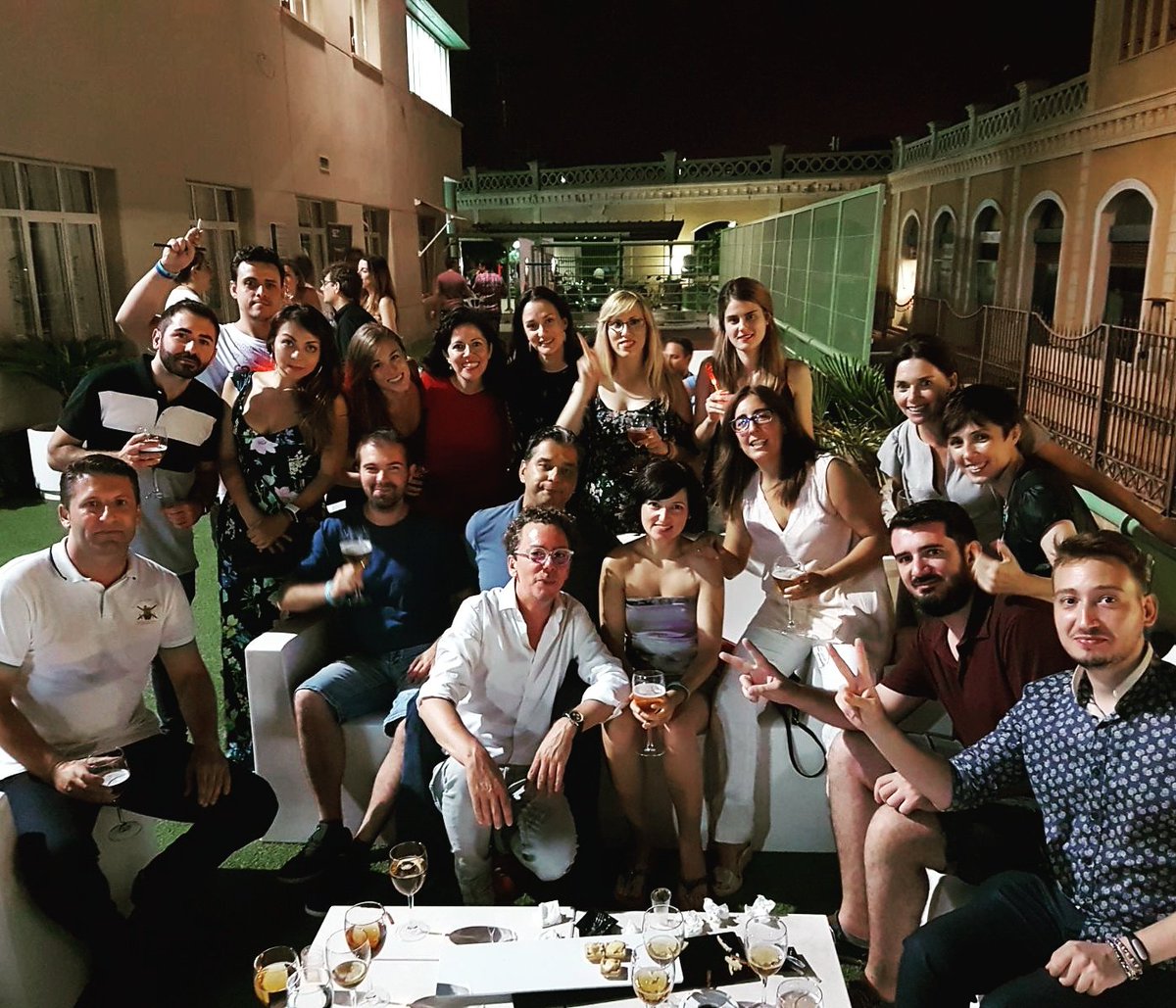 isabelferrandez's tweet photo. .@WebpoAcademy ha sido más que un #masterdeSEO. Me llevo muchos conocimientos y un montón de amigos encantadores 😊 ¡Nos vemos en septiembre! https://t.co/0BlLSP2q2I