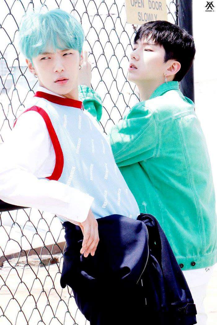MonstaXArg's tweet photo. 210717 [FANCAFE] Sesión #800DayswithMONSTAX #Minhyuk &amp; #Kihyun 

Lia🐻 https://t.co/EYXjj034bl