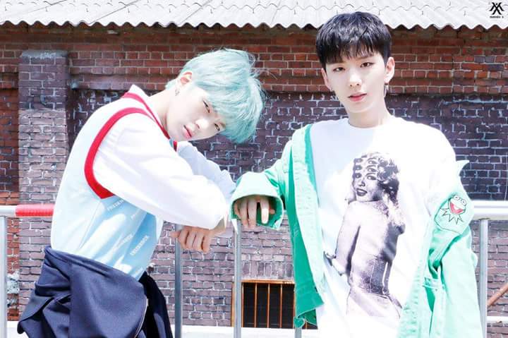 MonstaXArg's tweet photo. 210717 [FANCAFE] Sesión #800DayswithMONSTAX #Minhyuk &amp; #Kihyun 

Lia🐻 https://t.co/EYXjj034bl