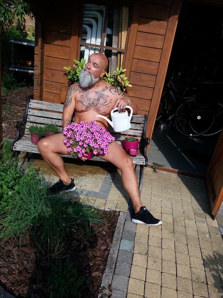 maxime_vdhouten's tweet photo. IEMAND HAAL MIJN PAPA ONMIDDELLIJK VAN FACEBOOK 😩 https://t.co/NBUOqXixi6