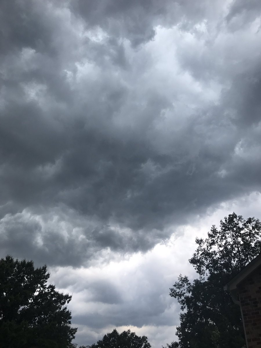 AllisonCollings's tweet photo. Storm rolling into Alexandria, VA @capitalweather https://t.co/GtFhiDHJFC