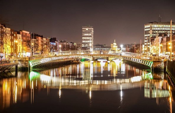 As darkness falls, #Dublin becomes brighter! 
#LoveDublin
📷 @TazMoMedia
